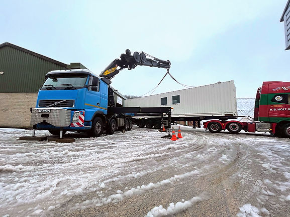 Contract crane