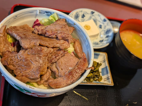 お肉が美味しい定食屋さん