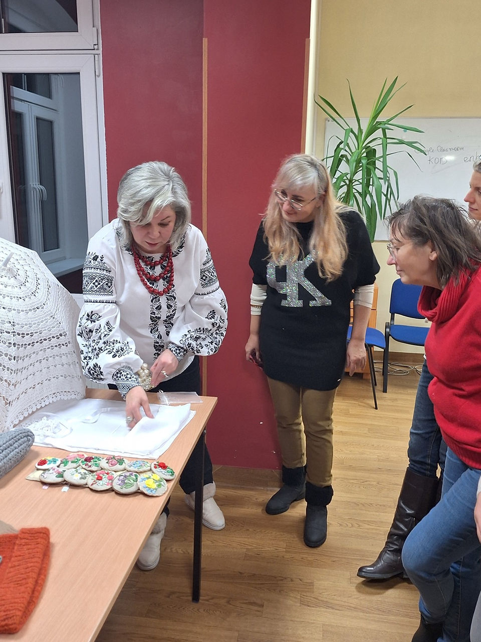 Remcread project - pilot workshop - extile brooches and digital photography