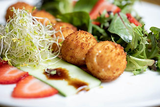Luxor-restauran-Crisp-goat-cheese-salad.jpeg