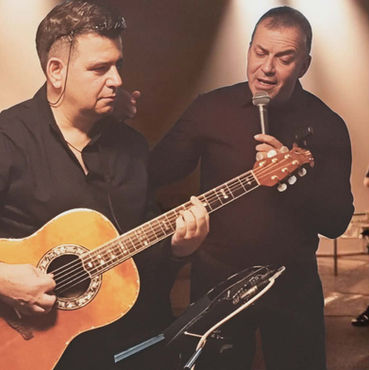 Ορχήστρα γάμου Αθήνα (ή την περιοχή που καλύπτετε)
Ζωντανή μουσική για εκδηλώσεις Αττική
Μουσική κάλυψη γάμου / Βάπτισης
Ενορχήστρωση εκδηλώσεων
DJ και ζωντανή ορχήστρα
Ηχητική κάλυψη και φωτισμός
Party band για εταιρικές εκδηλώσεις
Ορχήστρα για γάμο / Εκδηλώσεις
Ζωντανή μουσική (Live music)
Ορχήστρα Live (Brand name)
Μουσικό σχήμα για δεξιώσεις
Ελληνική παραδοσιακή μουσική / Λαϊκή ορχήστρα
