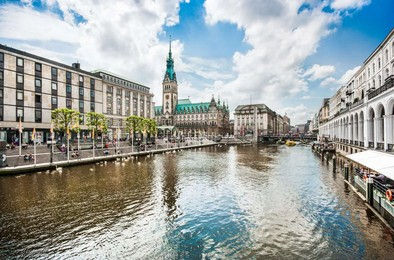 Hamburg belvárosa a NAGYON FJORD Costa Favolosa hajóút előtt | HJTD - HAJÓUTAD