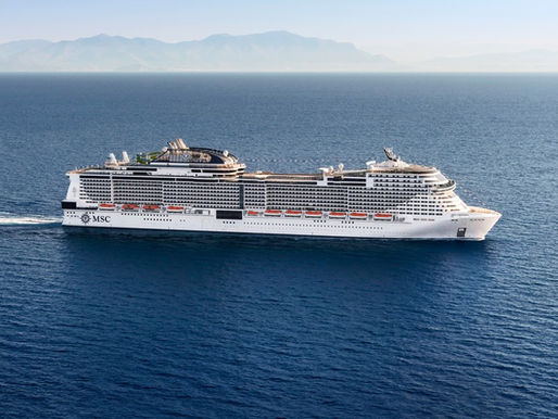 MSC Virtuosa tengerjáró hajó a nyílt tengeren - az MSC Cruises modern hajója a HJTD - HAJÓUTAD Helló Tunézia csoportos hajóútján