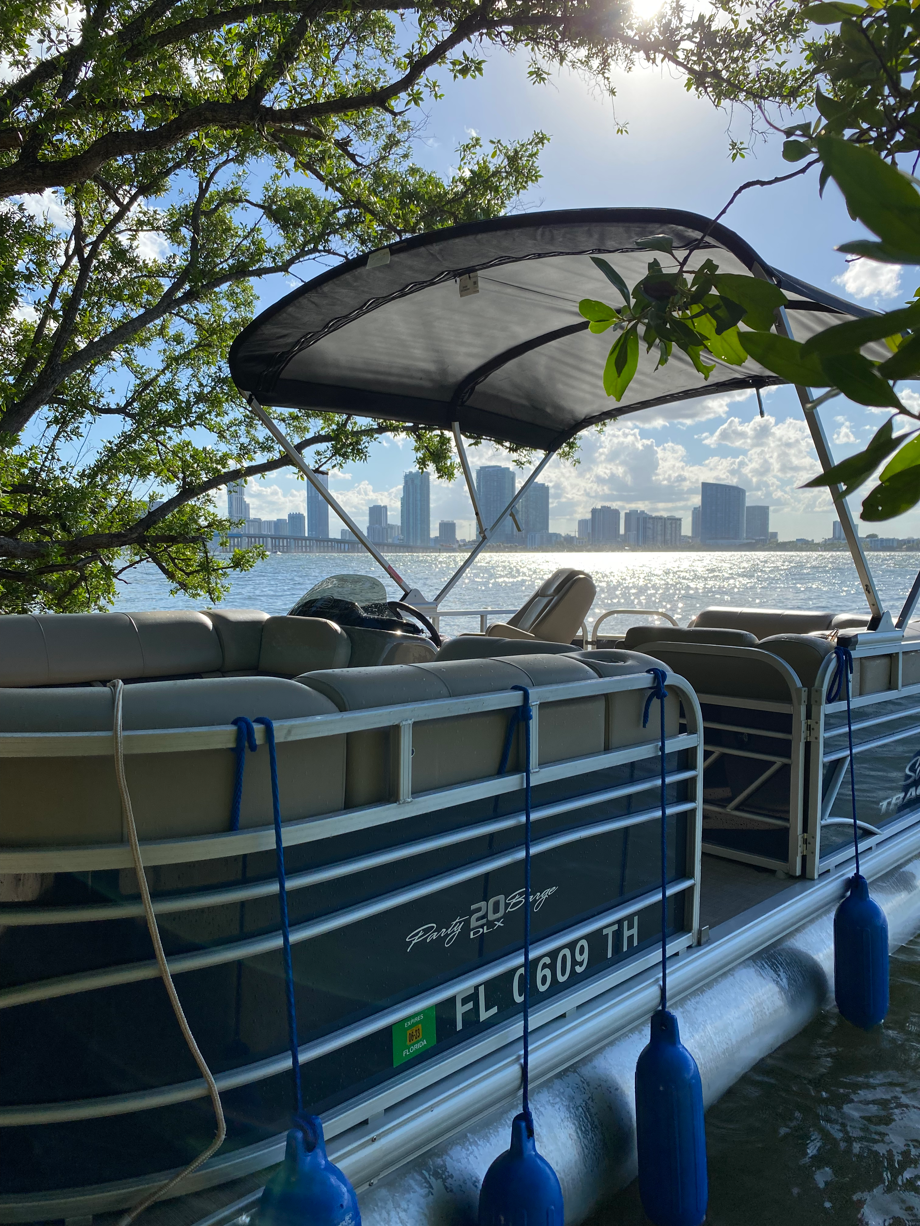 Pontoon boat rentals in miami
