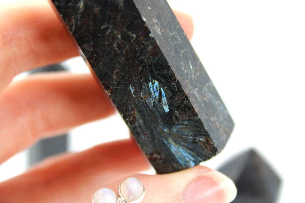 Thumbnail: Blue Arfvedsonite and Garnet Crystal Point