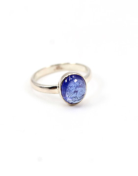 A sterling silver crystal gemstone ring