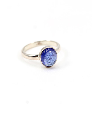 A sterling silver crystal gemstone ring