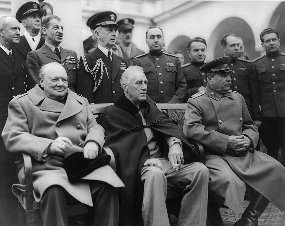 Roosevelt con Churchill e Stalin alla Conferenza di Jalta