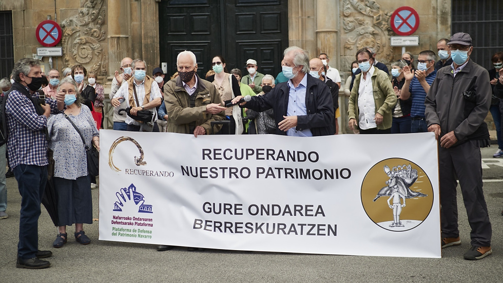 Un grupo de personas participa en una concentración contra las inmatriculaciones de la Iglesia en Pamplona. Foto de archivoEduardo Sanz / Europa Press