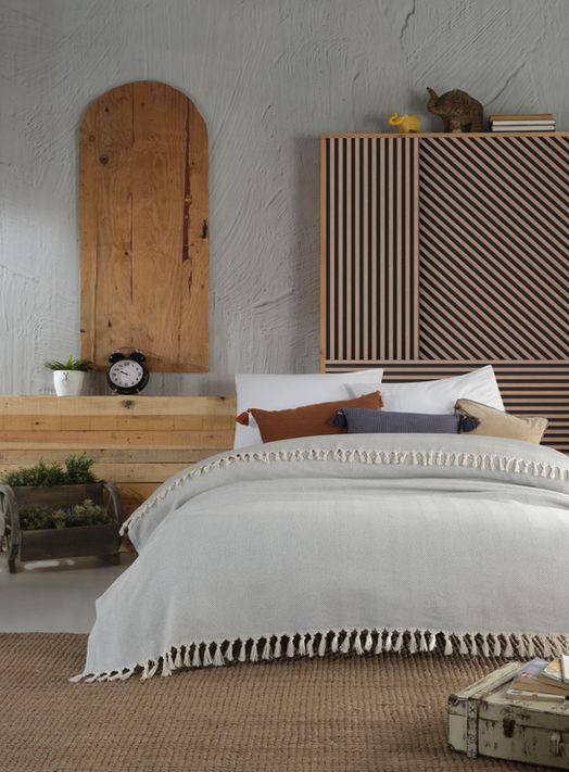 تقوم Beachnhome بتصنيع أغطية الأرائك والأغطية متعددة الأغراض وبطانيات الموسلين والمفارش والبطانيات باستخدام مواد عضوية ومستدامة وصديقة للبيئة تثبت خدماتها بشهادات مثل GOTS وGRS وSEDEX وOEKO-TEX.