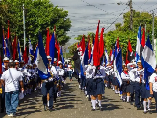Imágenes: Desfiles escolares rindiendo homenaje al 48 aniversario de la Gesta Heroica de Monimbó
