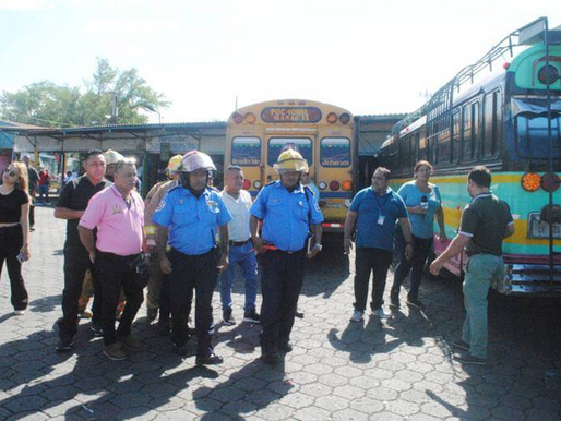 Inspecciones bomberiles refuerzan seguridad de pasajeros y comerciantes en el mercado Israel Lewites