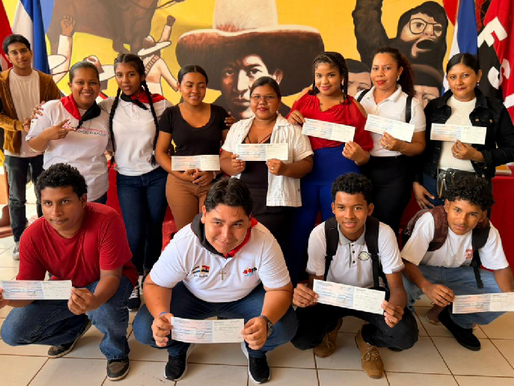 Gobierno Sandinista fortalece restitución del derecho a la educación con entrega de becas en BICU Bilwi
