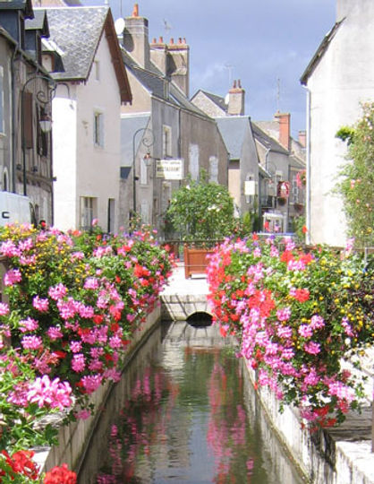loire-valley-Beaugency-4-LVT.jpg