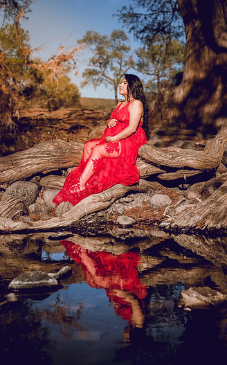 embarazada embarazo agua espejo reflejo queretaro naturaleza airelibre vestido rojo