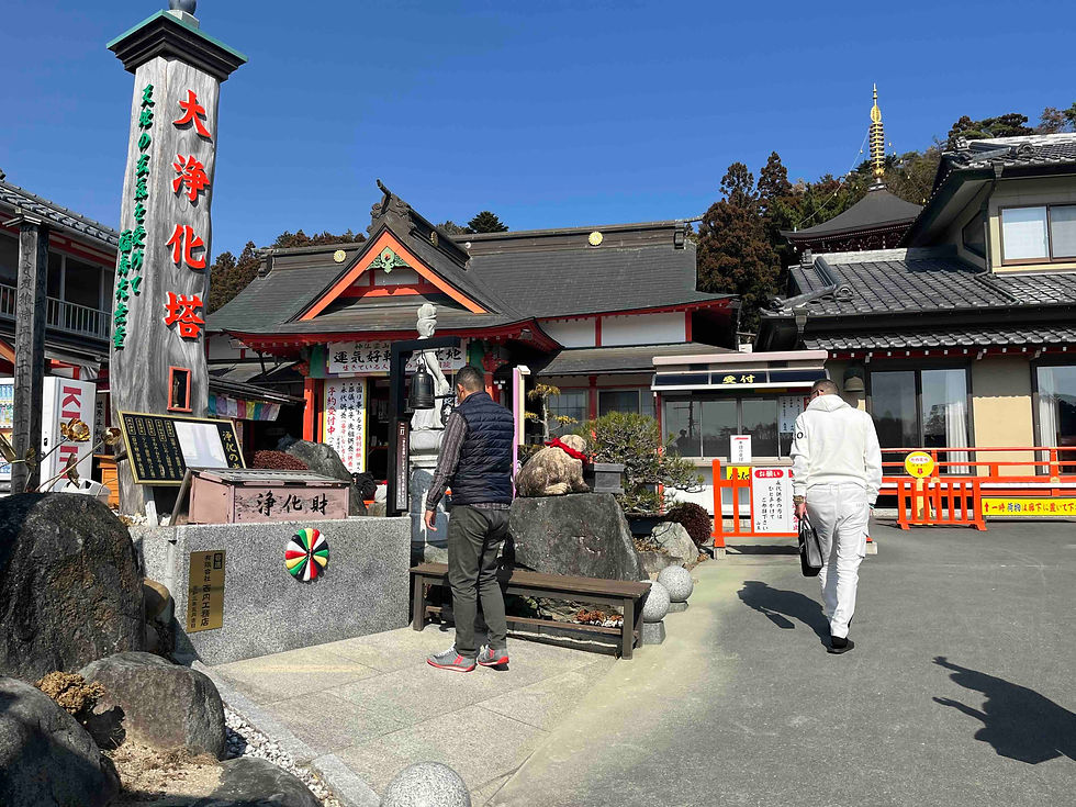 小高い場所に建てられている