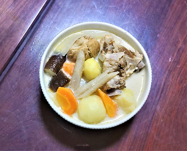 カルビーを野菜と煮込み、豆乳を加えました。