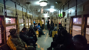 路面電車・車内.jpg