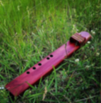 Exquisite Eastern Red Center Native American style drone flute