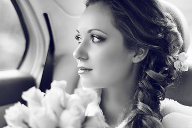 Mariée dans une voiture