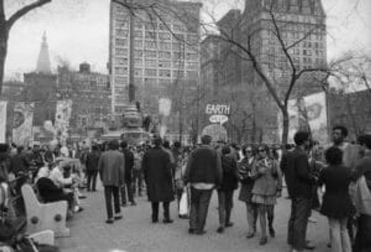 22 Apr 1970, Manhattan, New York City, New York State, USA --- Original caption: Earth Day is in full swing in Union Square Park. View of Crowd with signs and banners. --- Image by © Bettmann/CORBIS