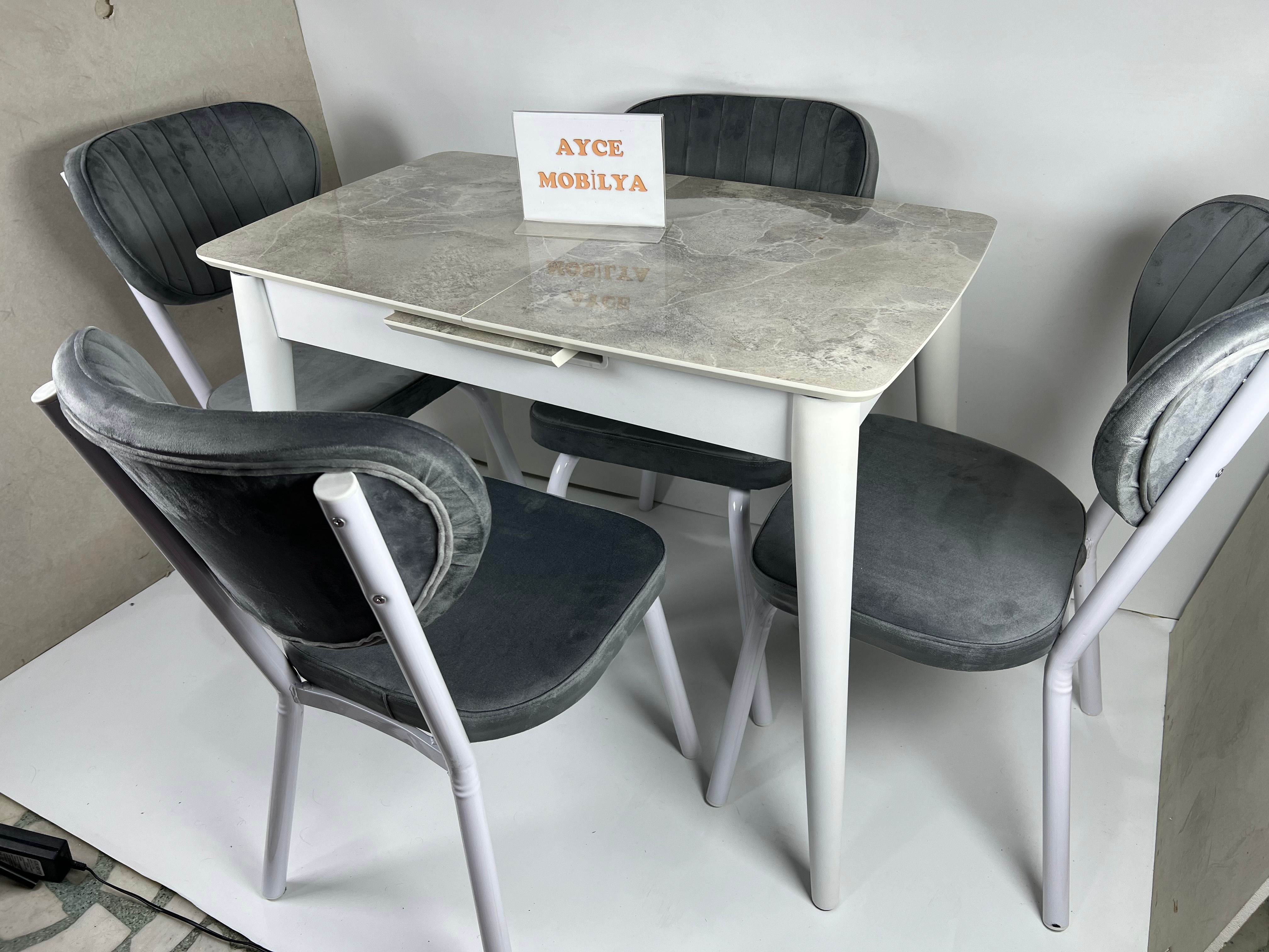 Büyüyen Yemek Masası