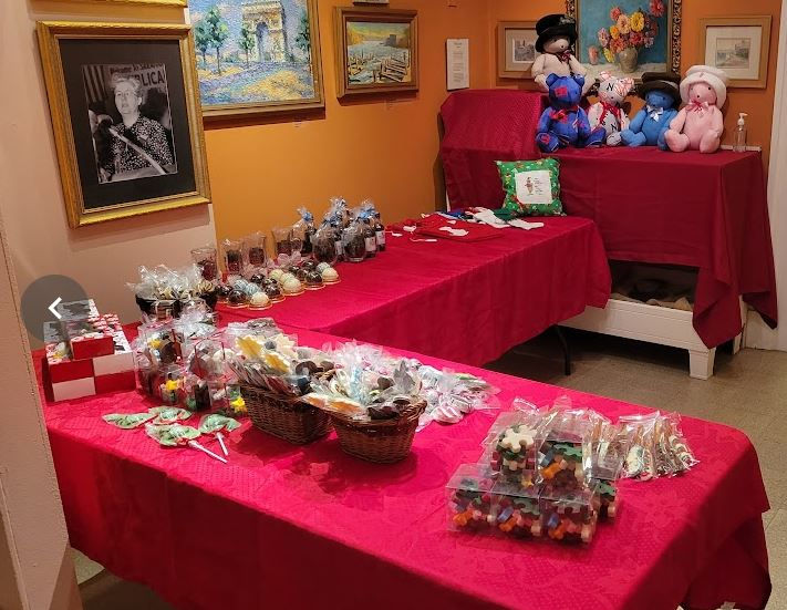 Holiday Boutique Day 2