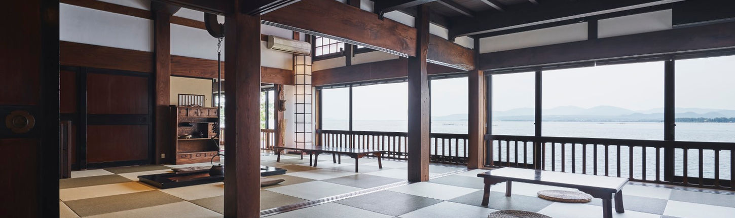 建具を開放した1階の和室