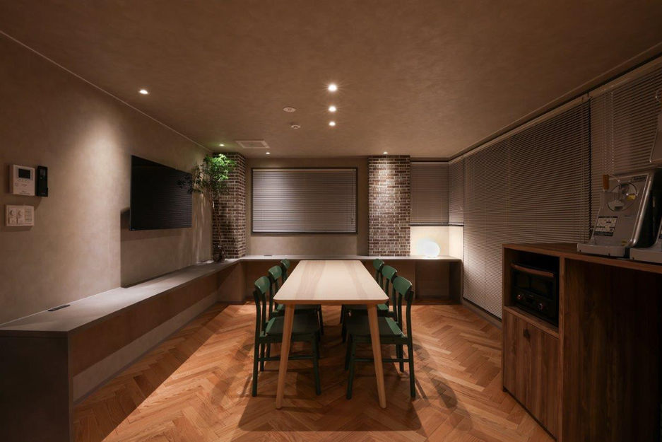 夜のダイニングの様子