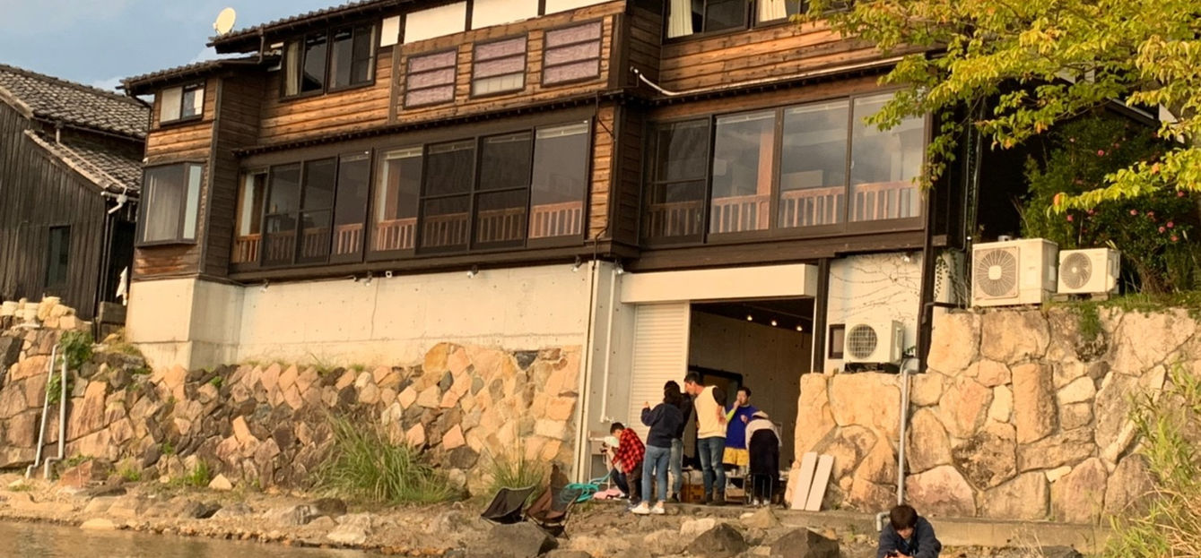 奥琵琶湖四季亭の艇庫は琵琶湖に直結しています。