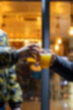 Serviamo birra alla spina, a pompa e una vasta selezione di lattine e bottiglie dei migliori birrifici italiani ed esteri.