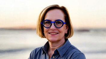 Professional headshot of Lisa Underhill