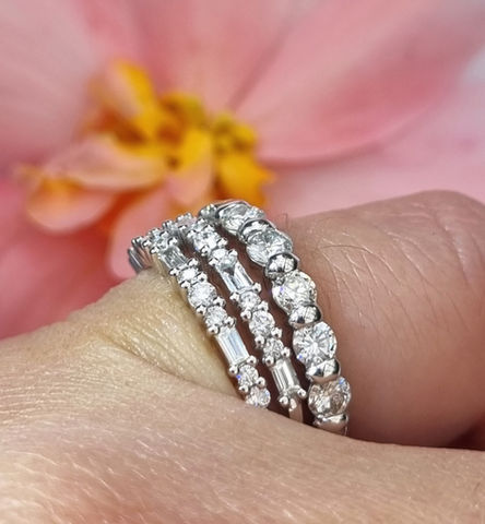 Or 18 Carats : Un Bijou pour la Vie, Un Trésor à Transmettre