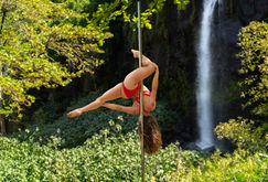 Shooting Rayon Vert Réunion pole dance
Laurie Marguerit & Jim Nourry
