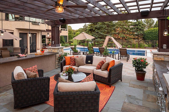 outdoor_living_room_bluestone_paver_patio_pergola_1.bf7f96f6ba58290eb16bcfa12ee69ce6.jpg