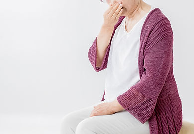 口が気になる高齢者