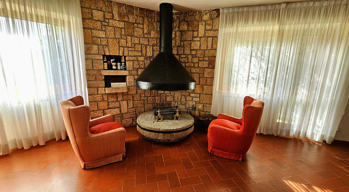 La piccola rocca a Cetona, Il caminetto