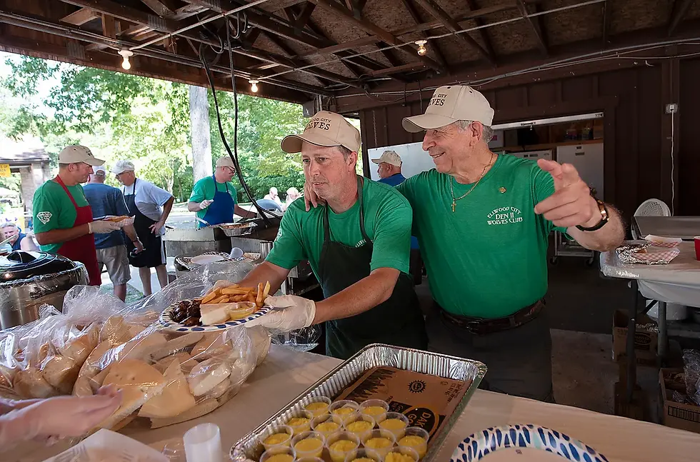 A food vendor at Ellwood City Arts and Crafts Festival