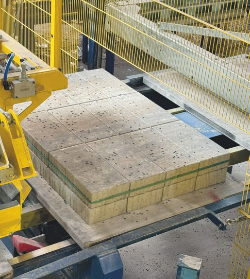 Quadra Concrete Equipment - The Kuka KR 700 palletising robot has a lifting capacity of 700 kg, equivalent to a load of 350 kg of concrete products.