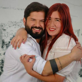 Cuando el poder alimenta, da trabajo, posición y privilegios se hace cada vez más difícil romper el círculo vicioso del autoengaño y de la autocomplacencia, haciendo inaplicable aquel refrán que llama a “no morder esa mano que te da de comer”