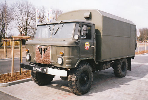 1994 Zossen GAZ-66 (Stefan Marx)_14 Koffer.jpg