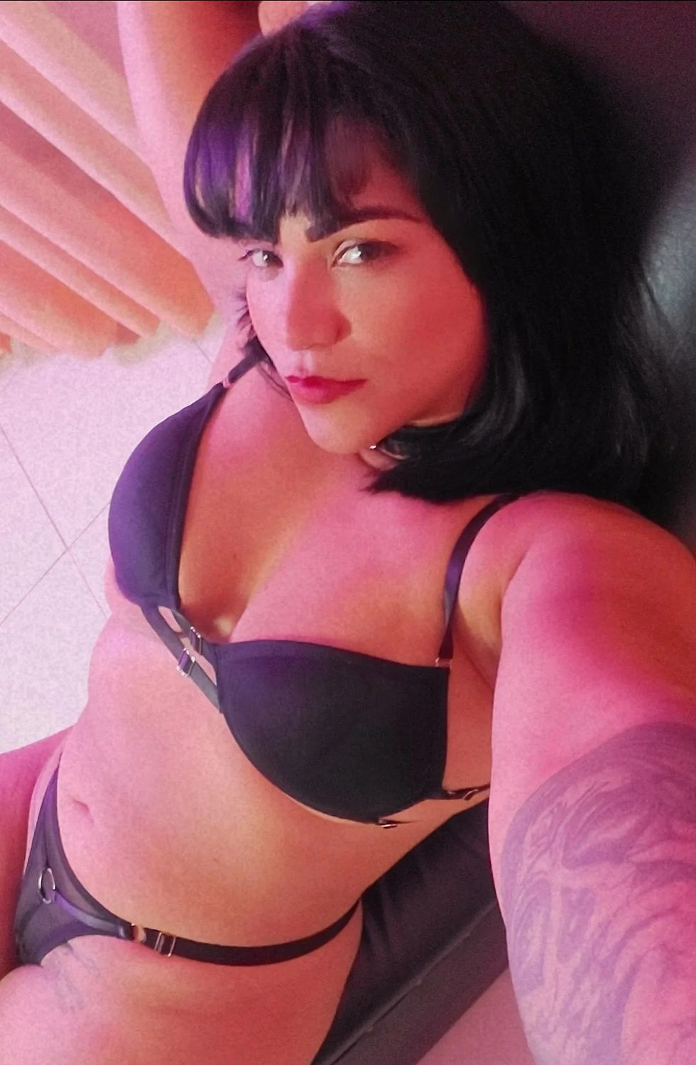 Nicoly Mattos lingerie preta