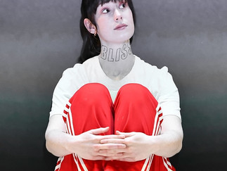 Niamh Finlay as The Soothsayer in the RSC's Julius Caesar