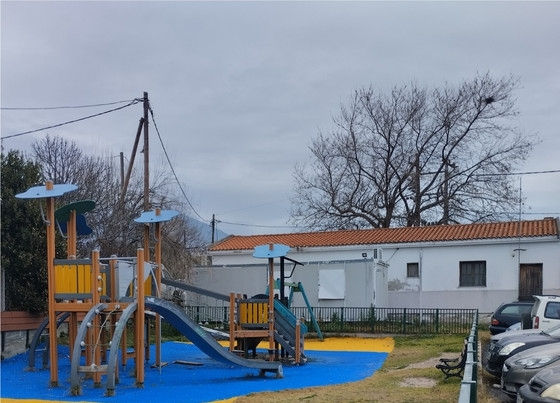 Ακτινολογικό σε κοντέινερ, δίπλα σε παιδική χαρά στο Κέντρο Υγείας Σαμοθράκης....