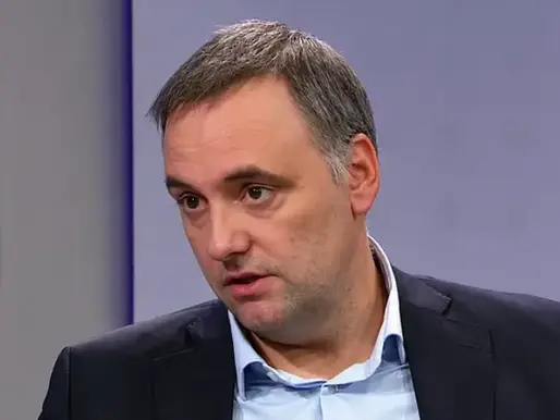 Las contradicciones de Manuel Adorni
