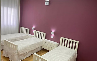 Quarto de hóspedes que acomoda 3 idosos