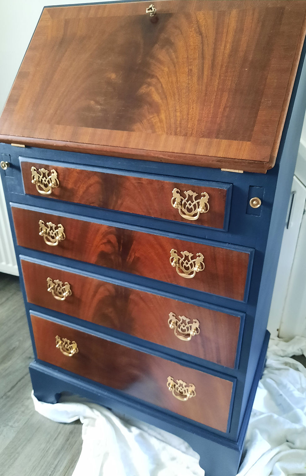 Commission Mahogany Bureau