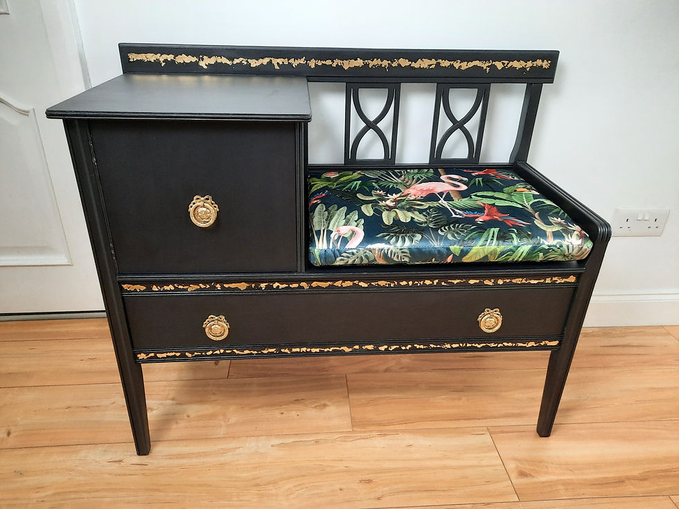 Classic Chippy Telephone Seat