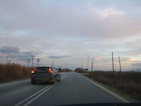 «Παγίδες» στην Παλιά Εθνική Οδό Βόλου-Λάρισας – Τα επικίνδυνα σημεία & χρήσιμες επισημάνσεις