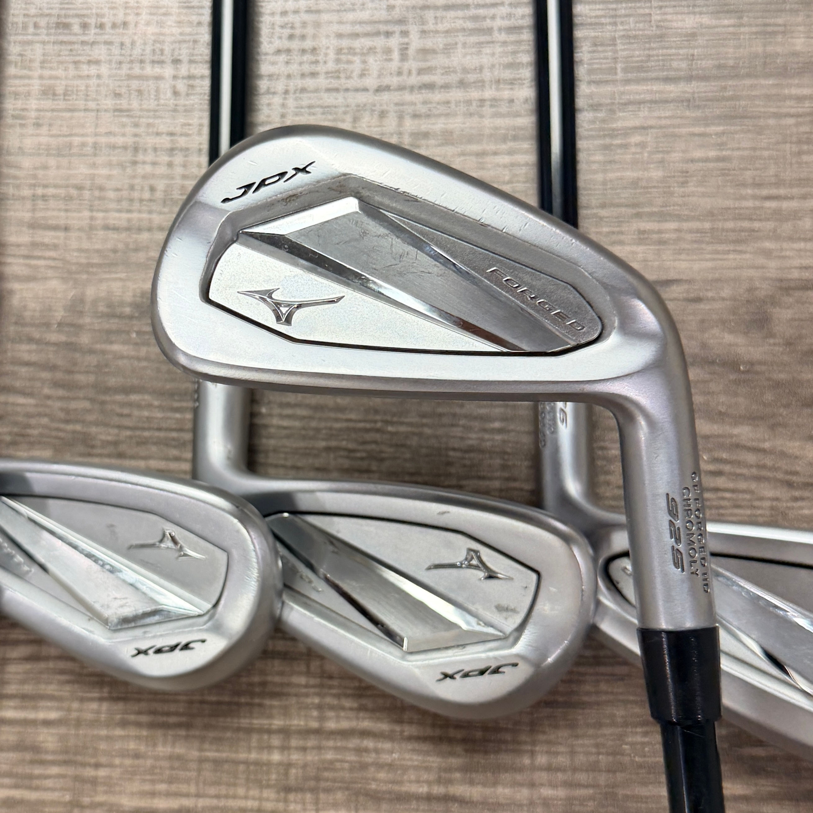 53)  +1/2” Mizuno JPX 925 Forged Iron Set 5-GW / SYNYSTR Graphite, Stiff